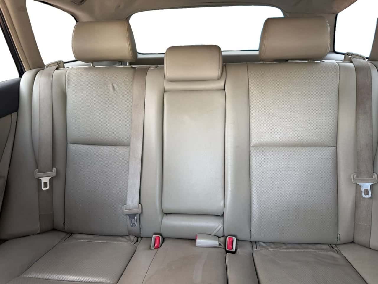 Toyota Avensis 2.2 D4D Executive Wagon — foto 16 de 18
