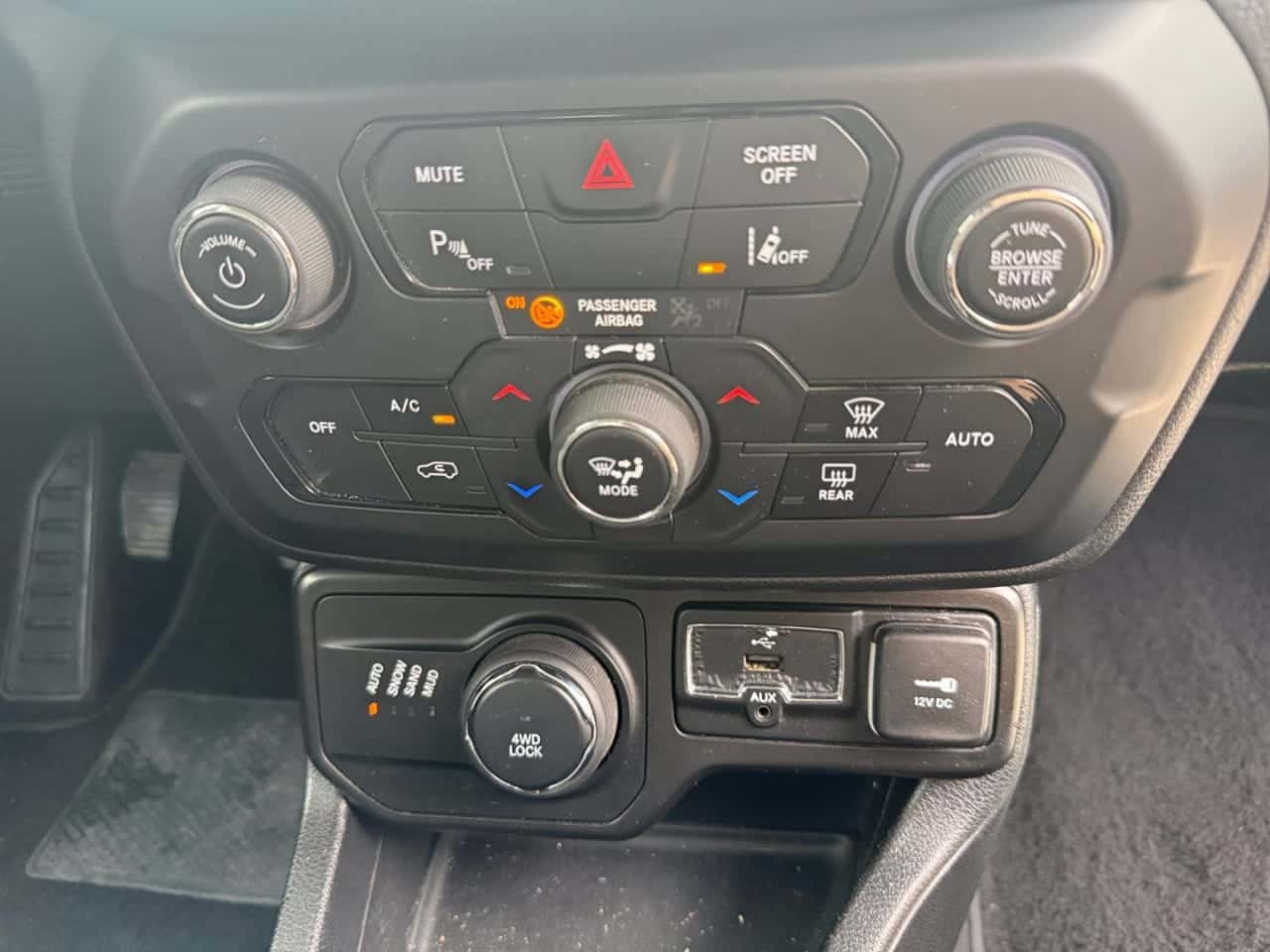 Jeep Renegade 2.0 Mjet 103 kW 140 CV Night Eagle 4x4 — foto 21 de 27
