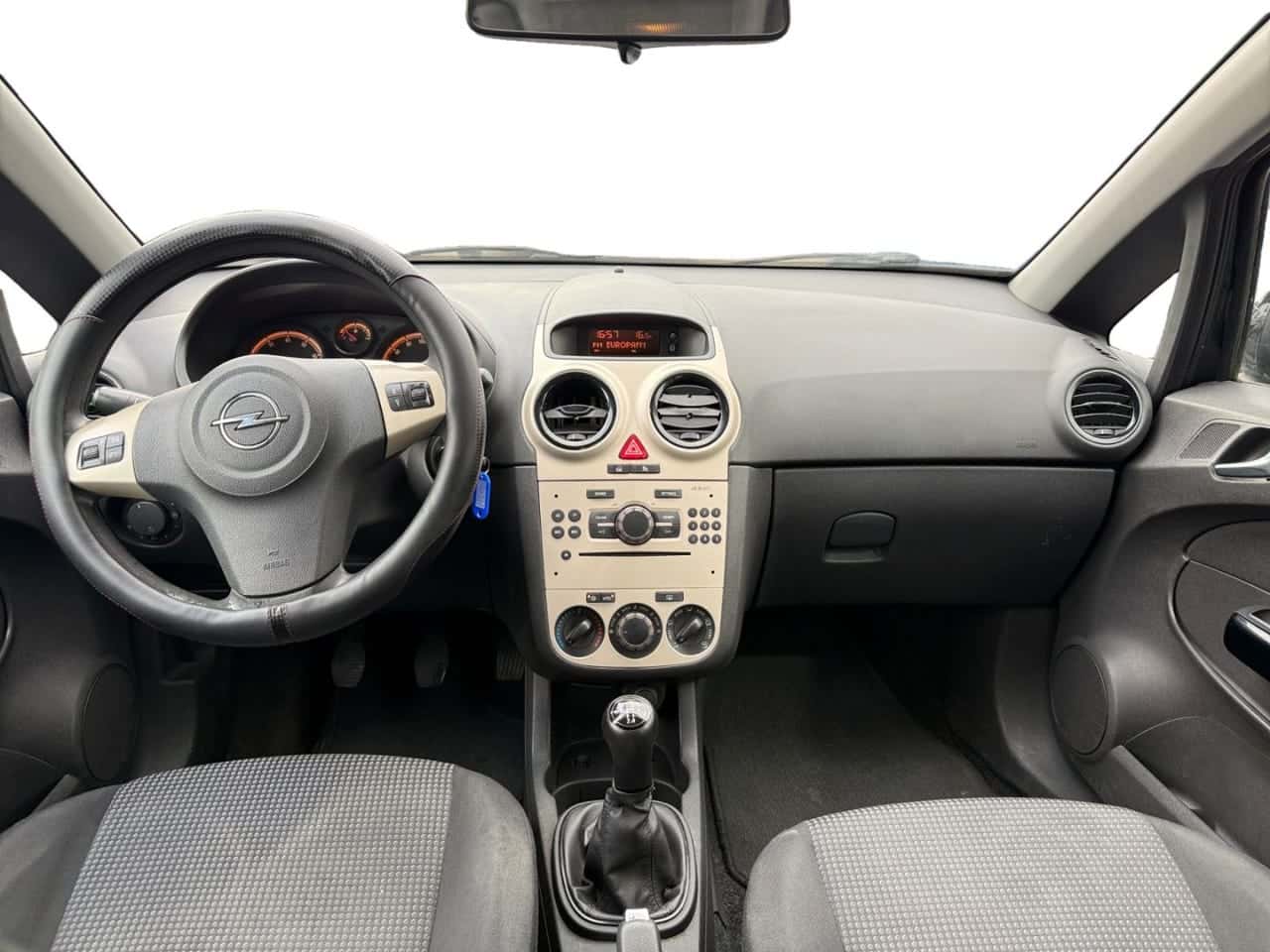Opel Corsa Cosmo 1.2 — foto 12 de 22