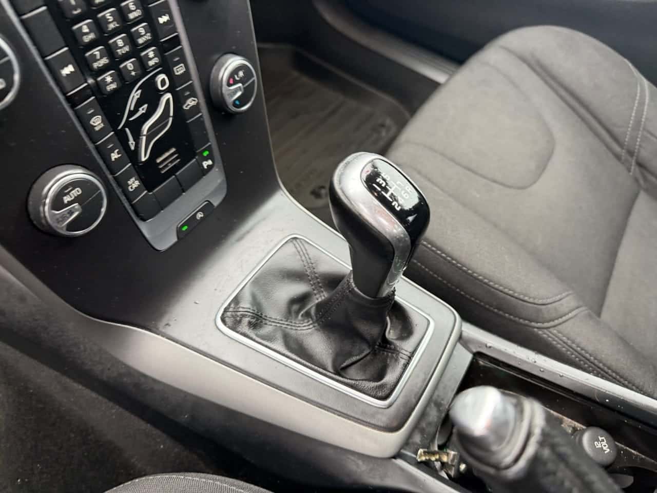 Volvo V40 Cross Country 2.0 D2 Cross Country — foto 11 de 25