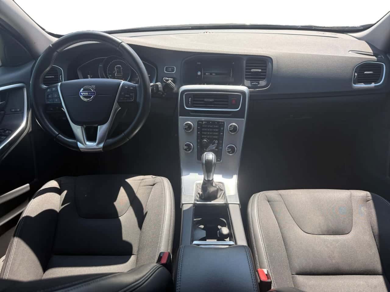Volvo V60 2.0 D2 Momentum — foto 12 de 25