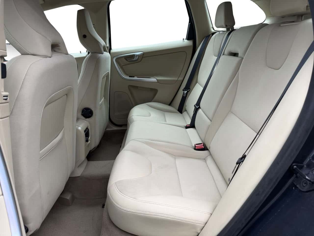 Volvo XC60 2.0 D3 Momentum — foto 16 de 27