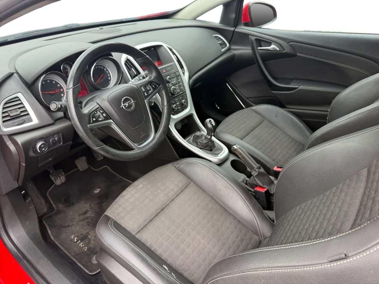 Opel Astra 1.4 Turbo SS Sportive GTC — foto 10 de 22