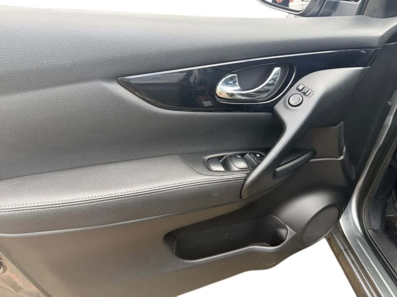 Nissan Qashqai 1.5 dCi SS Tekna 4x2 Piel Negra — foto 11 de 26