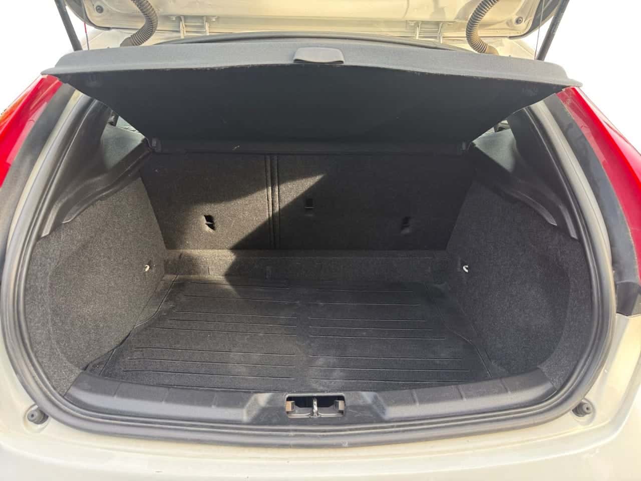 Volvo V40 1.6 D2 Kinetic Auto — foto 19 de 21