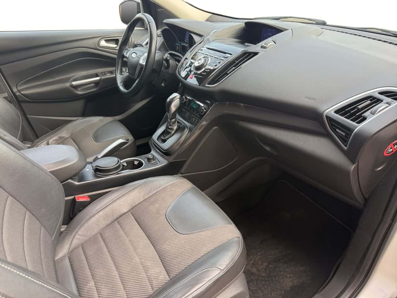 Ford Kuga 2.0 TDCi 140 4x4 Titanium PowerShift — foto 19 de 24
