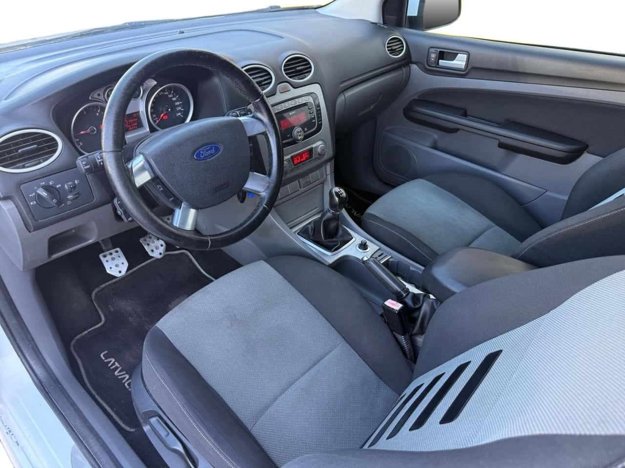Ford Focus 1.8 TDCi Trend — foto 9 de 21