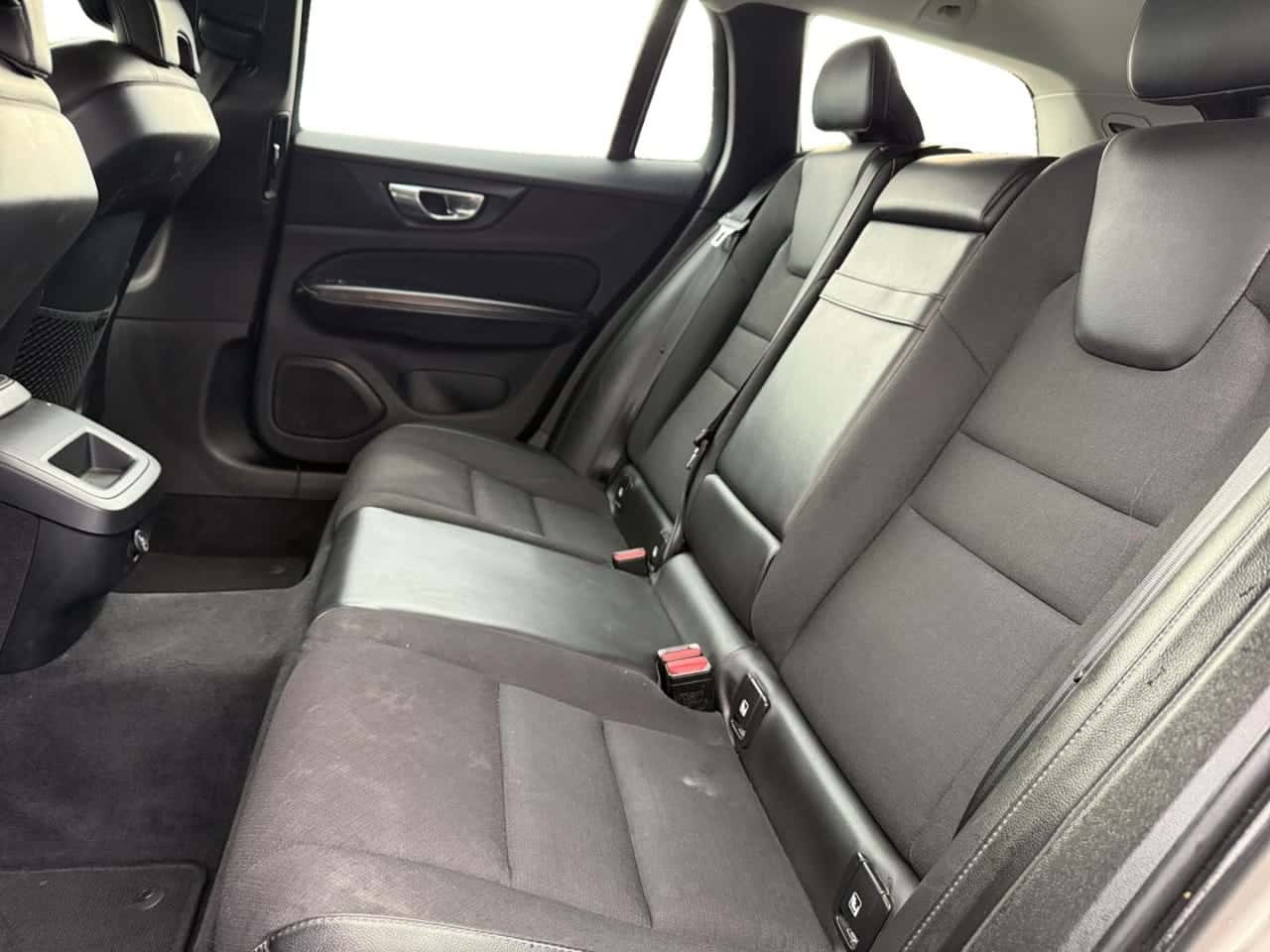 Volvo V60 2.0 D3 Summum Auto — foto 16 de 23
