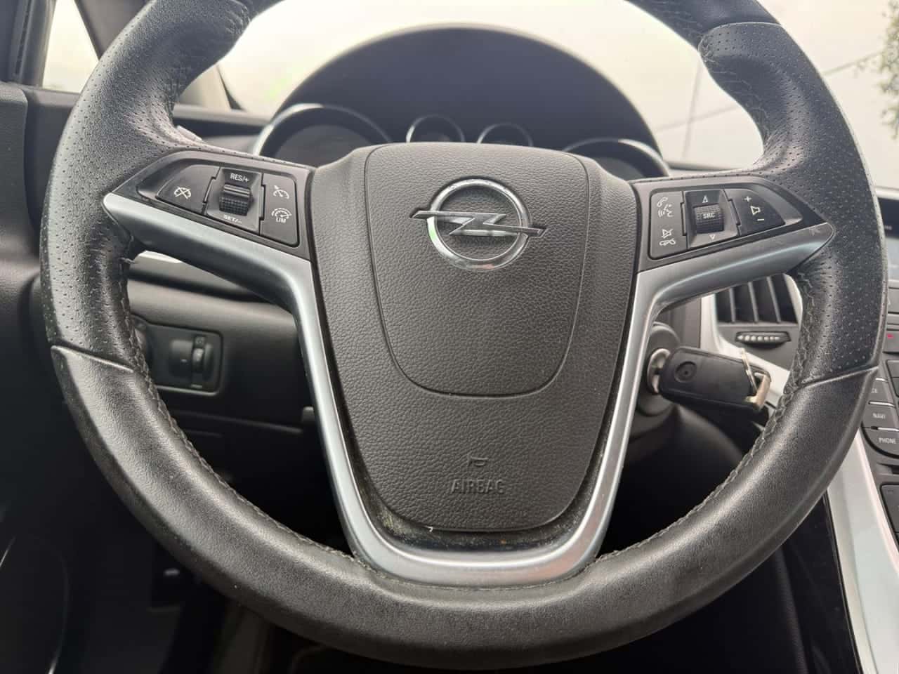 Opel Astra 1.4 Turbo SS Sportive GTC — foto 21 de 22