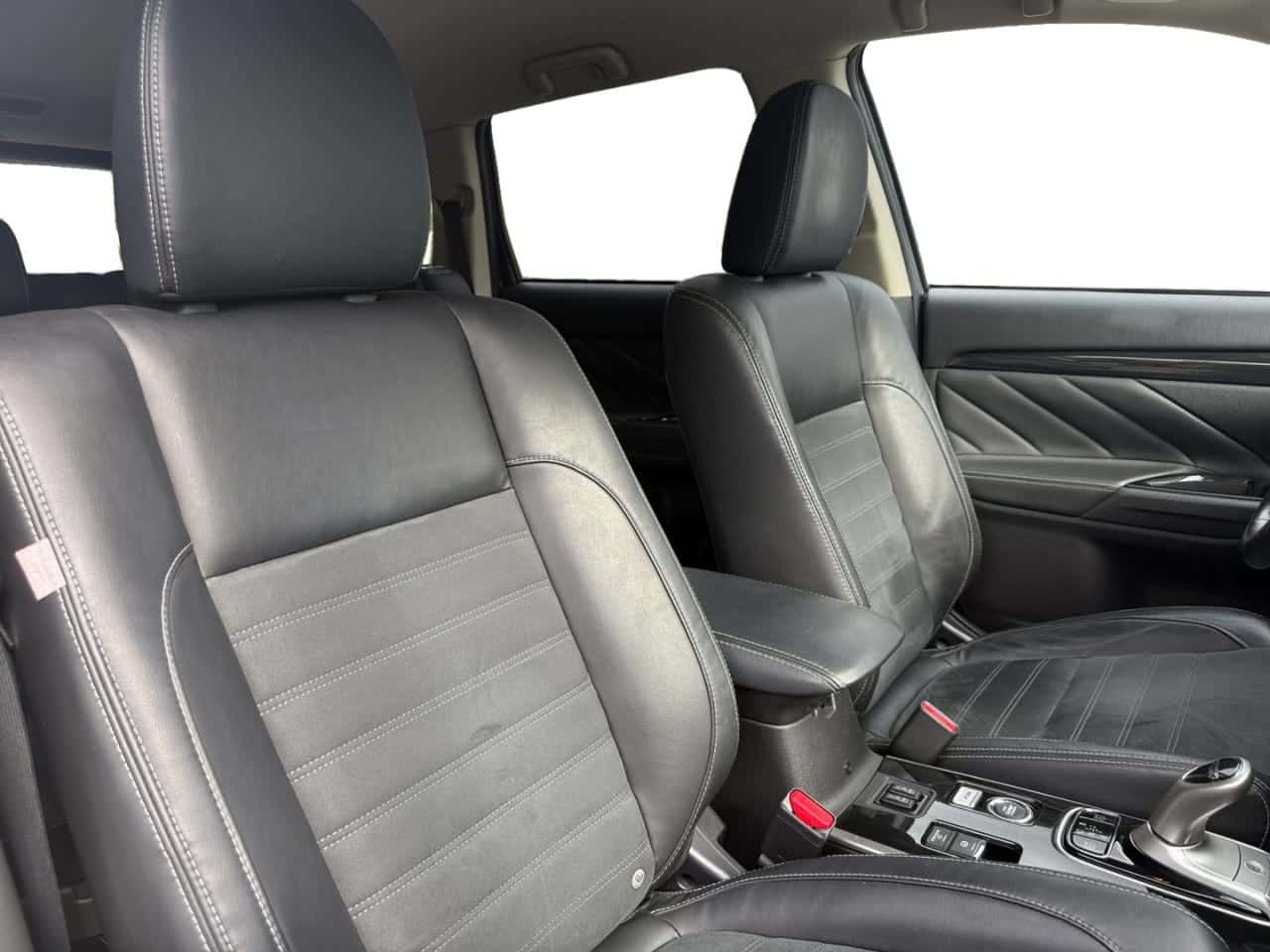Mitsubishi Outlander 2.4 PHEV Kaiteki Auto 4WD — foto 19 de 29