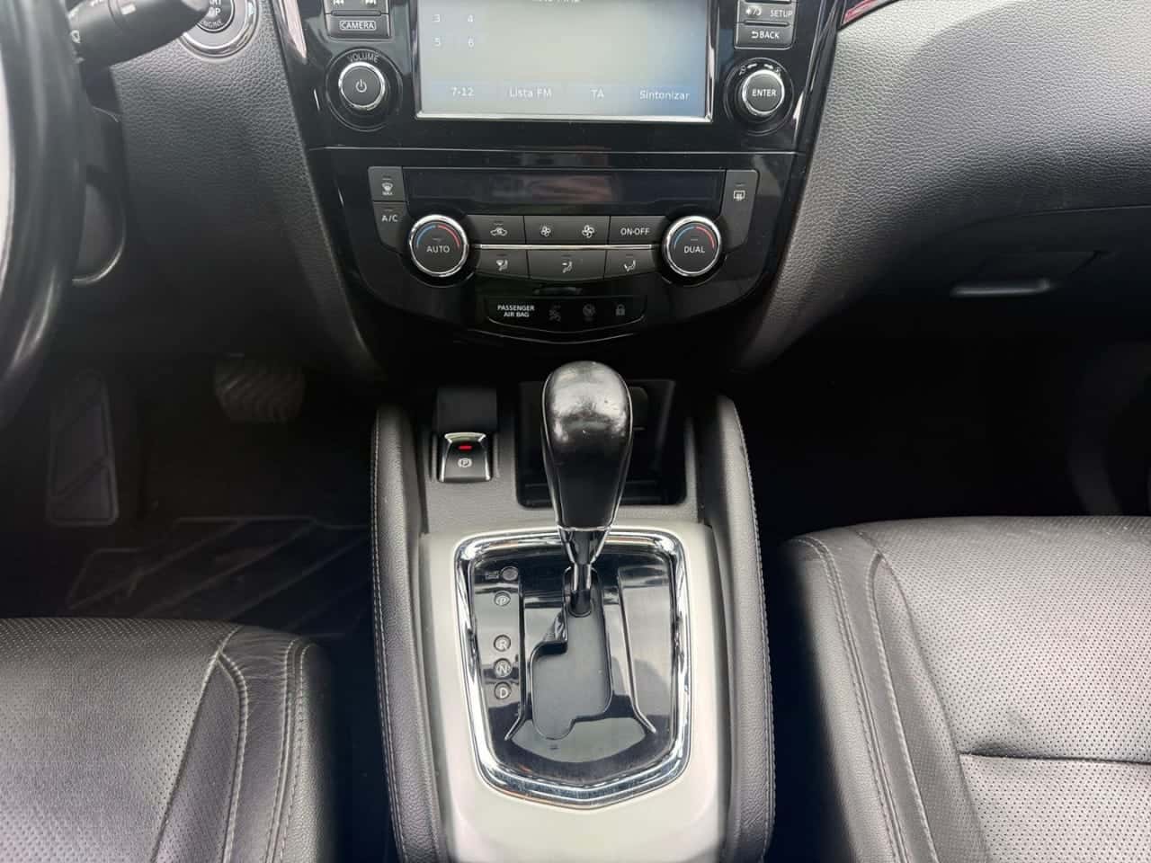 Nissan Qashqai 1.5 dCi SS Tekna 4x2 Piel Negra — foto 15 de 26