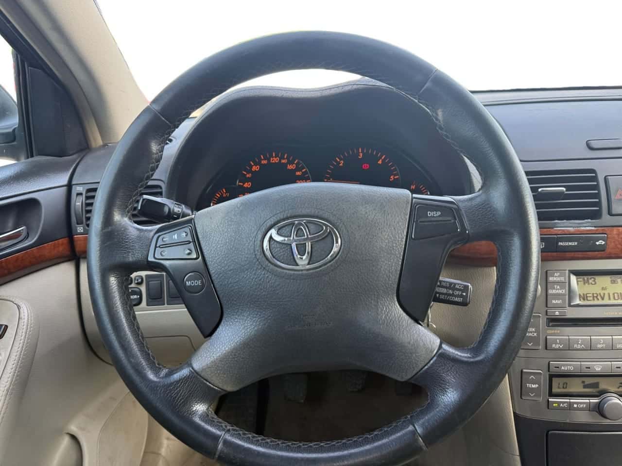 Toyota Avensis 2.2 D4D Executive Wagon — foto 13 de 18