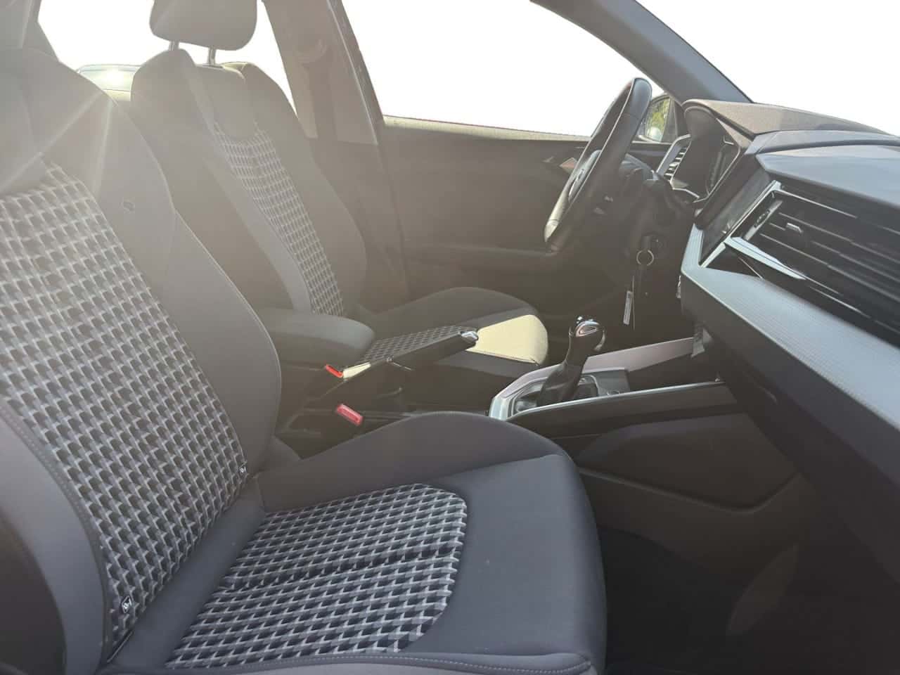 Audi A1 Sportback Adrenalin Black ed 30 TFSI 81 kW — foto 18 de 24