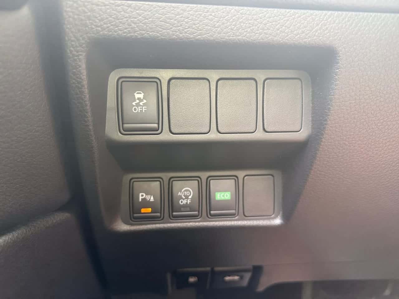 Nissan Qashqai 1.5 dCi SS Tekna 4x2 Piel Negra — foto 25 de 26