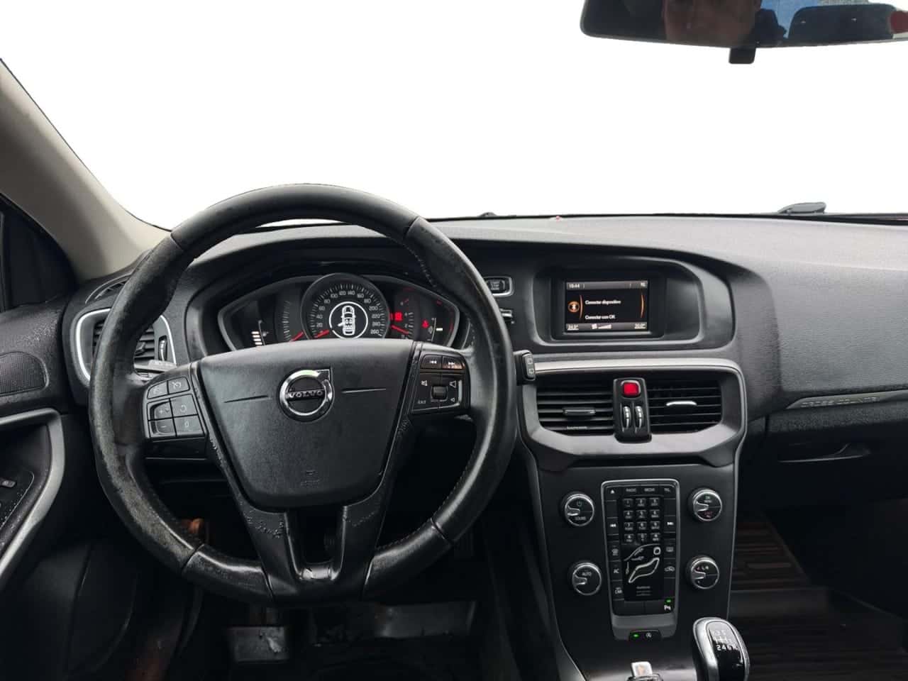Volvo V40 Cross Country 2.0 D2 Cross Country — foto 12 de 25