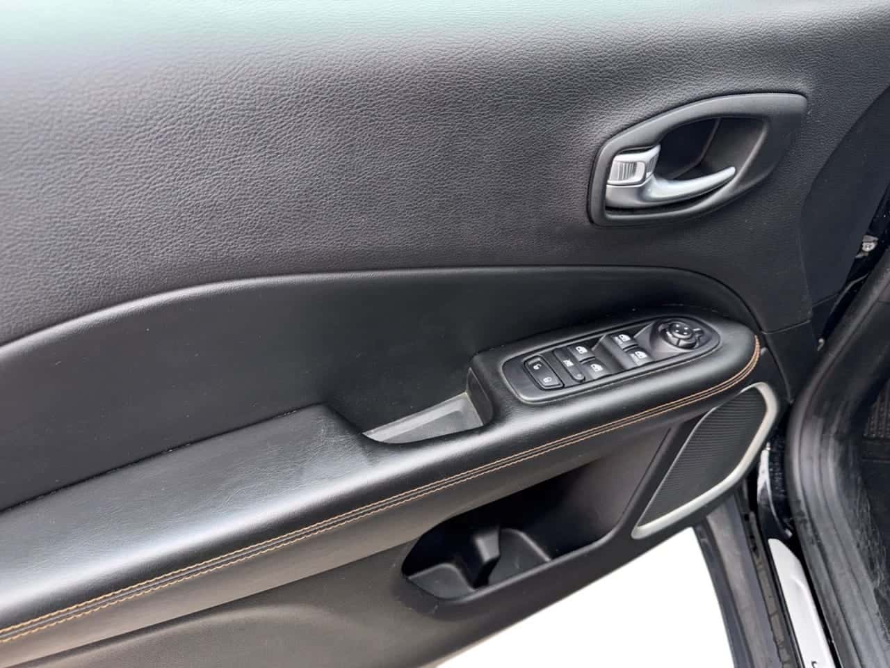 Jeep Compass 2.0 Mjet 103 kW Limited 4x4 Atx — foto 11 de 29