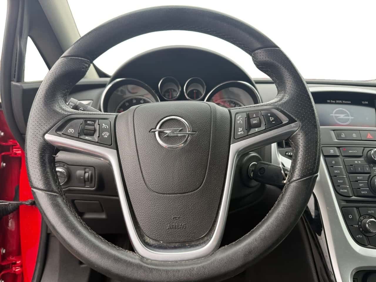 Opel Astra 1.4 Turbo SS Sportive GTC — foto 14 de 22