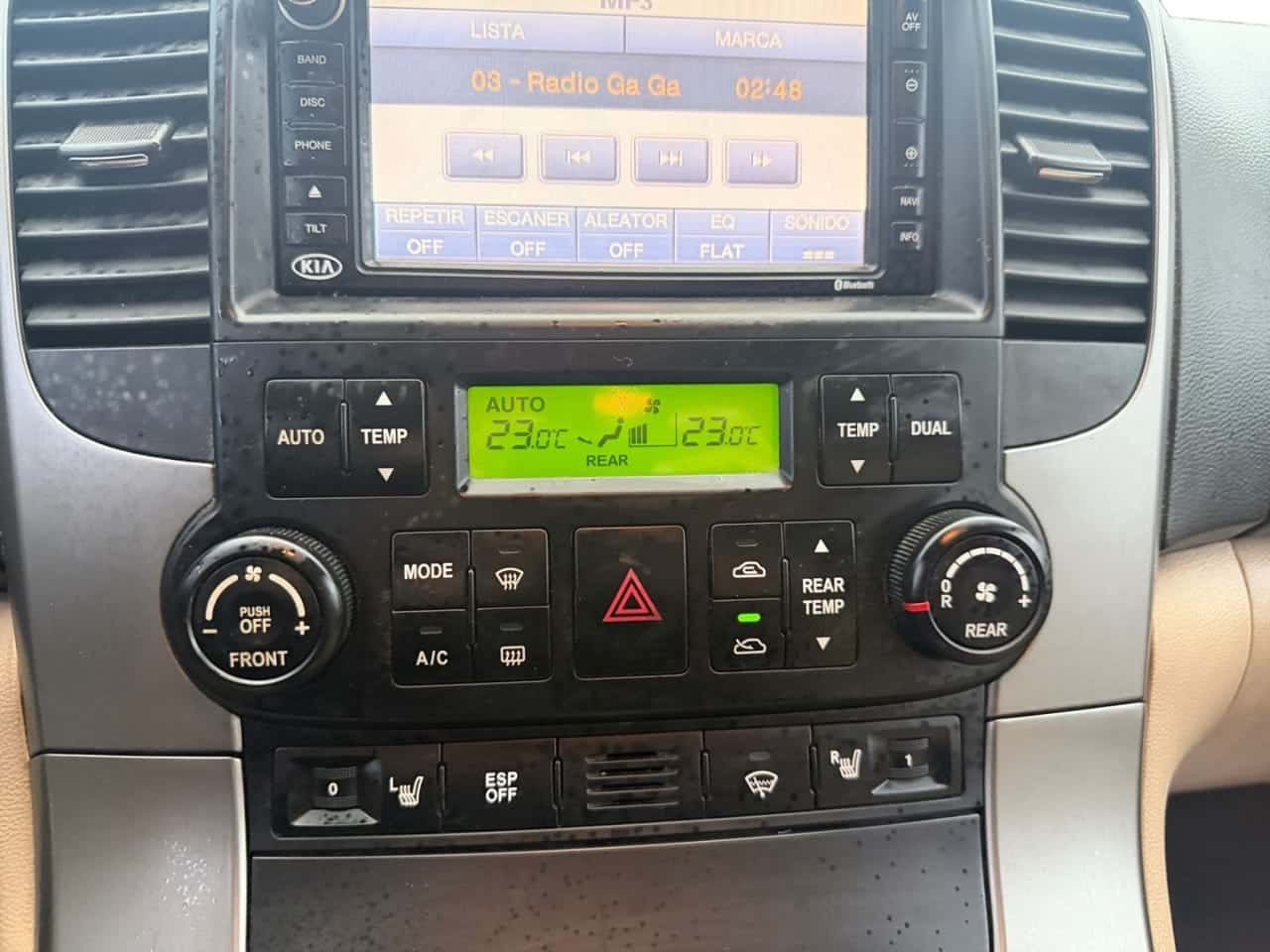 Kia Carnival 2.9 CRDi VGT Emotion — foto 15 de 18