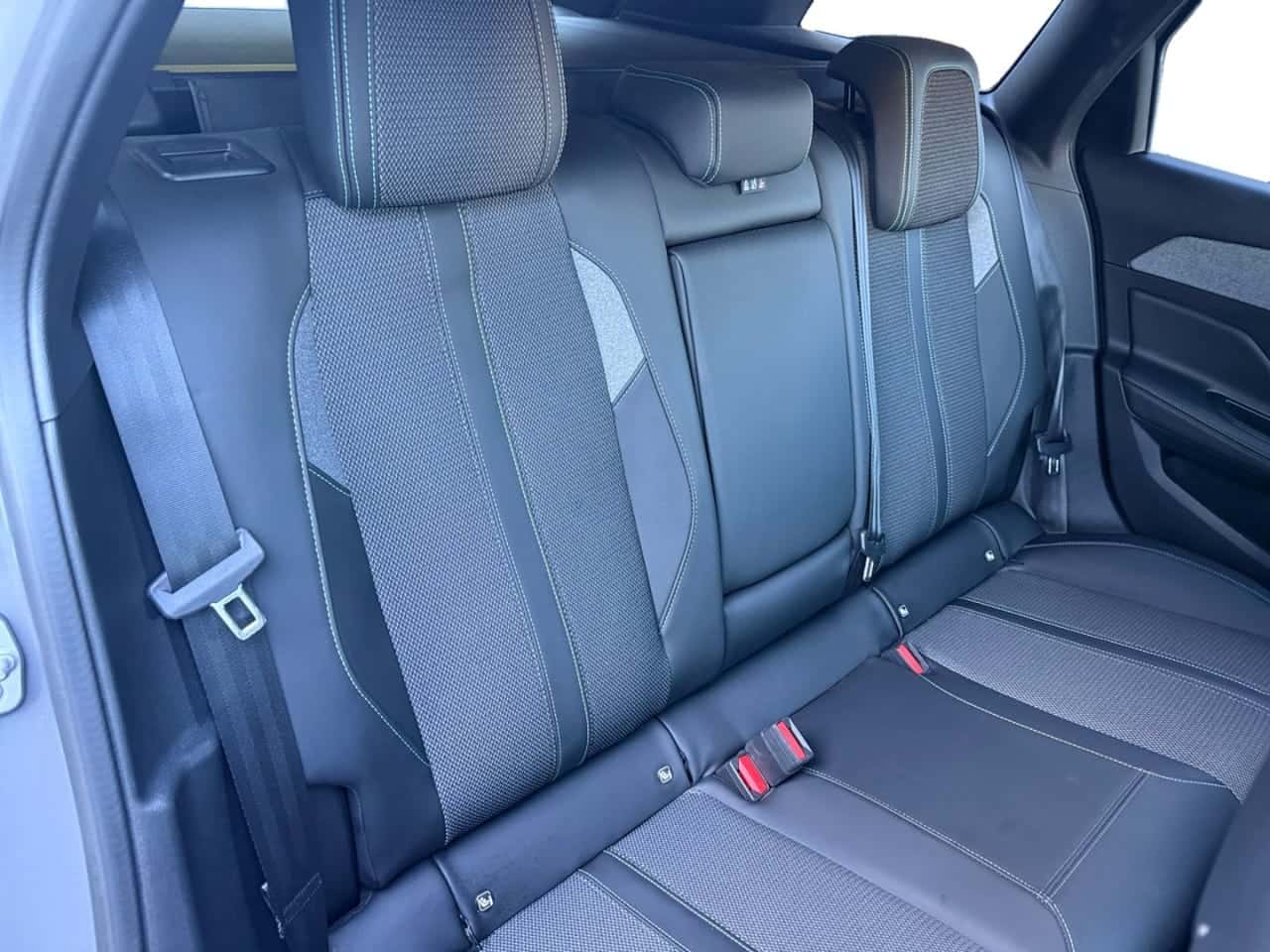 Peugeot 308 SW Allure BlueHDi 130 SS EAT8 — foto 18 de 24