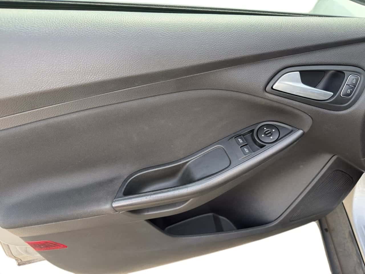 Ford Focus 1.6 Ti-VCT 125 CV PowerShift Trend — foto 11 de 24