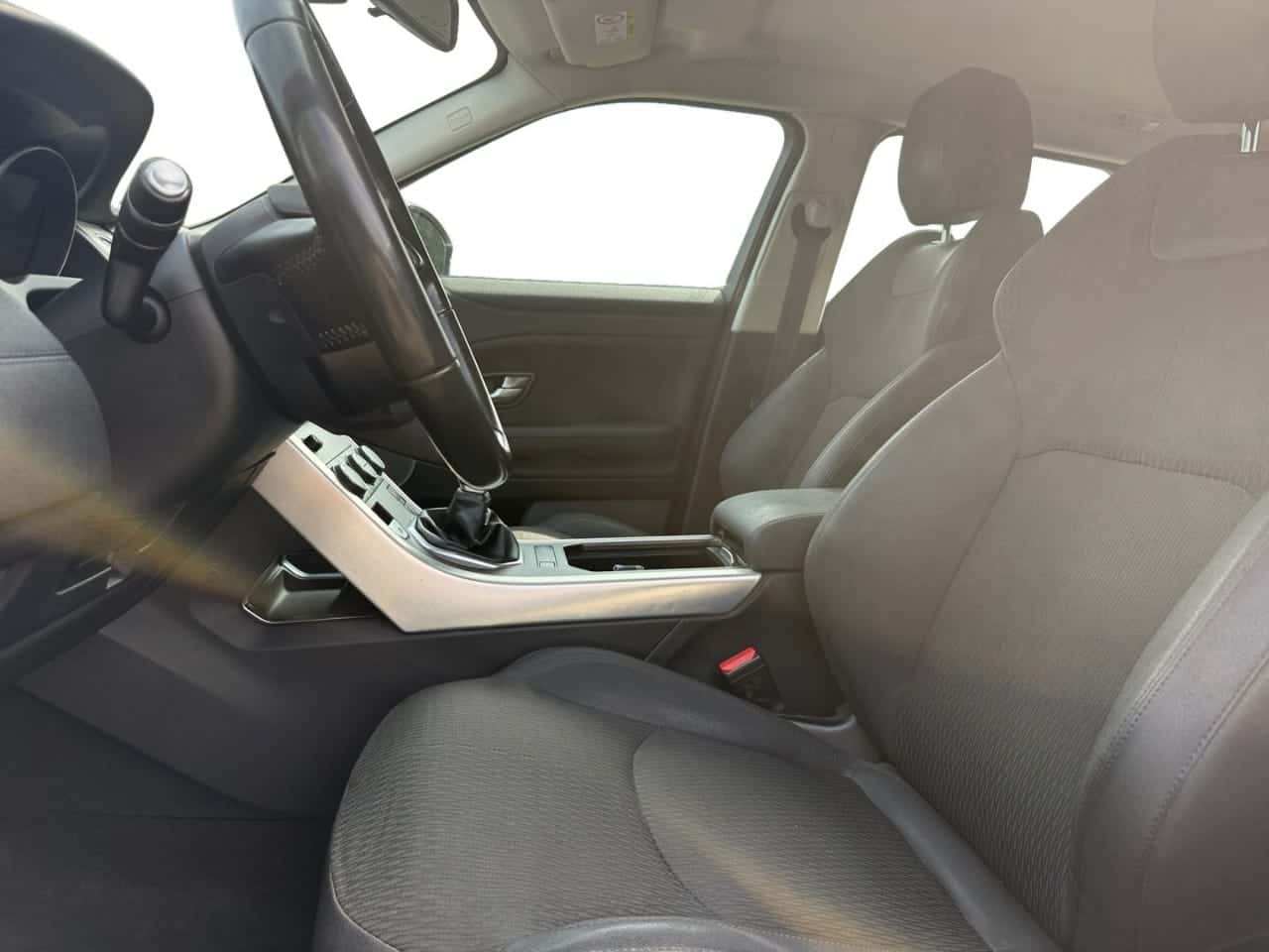 Land Rover Range Rover Evoque 2.0L eD4 Diesel 110 kW 4x2 SE Dynamic — foto 10 de 24