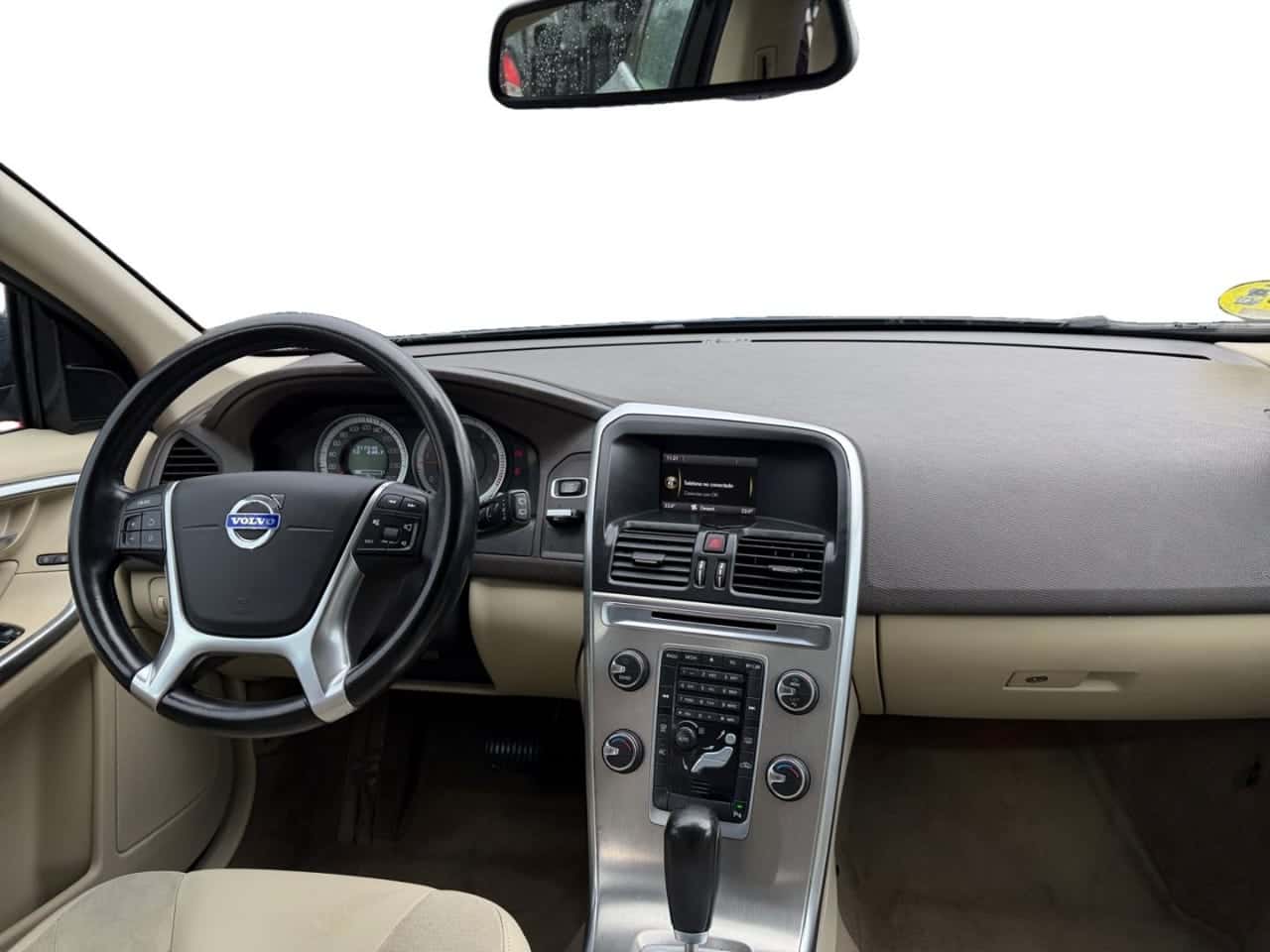 Volvo XC60 2.0 D3 Momentum — foto 15 de 27