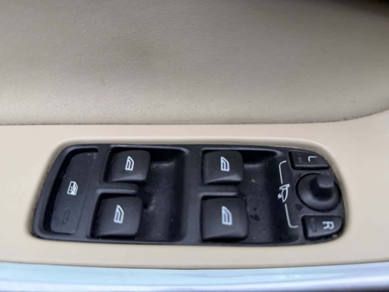 Volvo XC60 2.0 D3 Momentum — foto 25 de 27