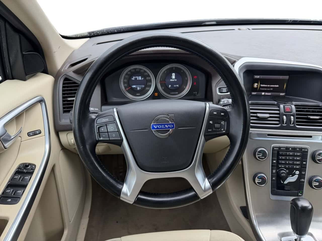 Volvo XC60 2.0 D3 Momentum — foto 13 de 27