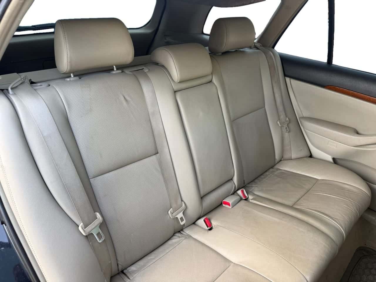 Toyota Avensis 2.2 D4D Executive Wagon — foto 18 de 18