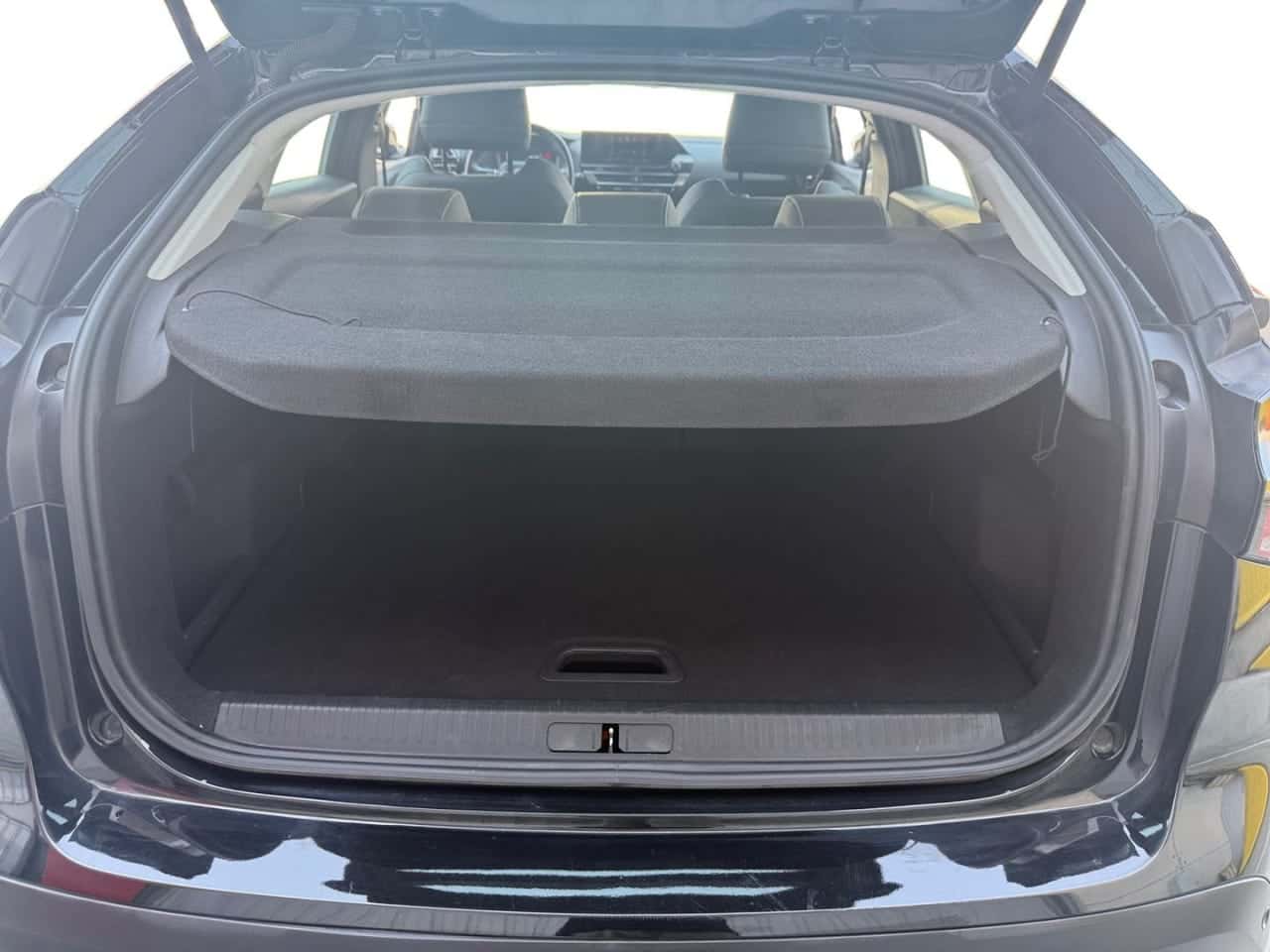 Citroën C4 BlueHDi 130 SS EAT8 Shine — foto 17 de 23
