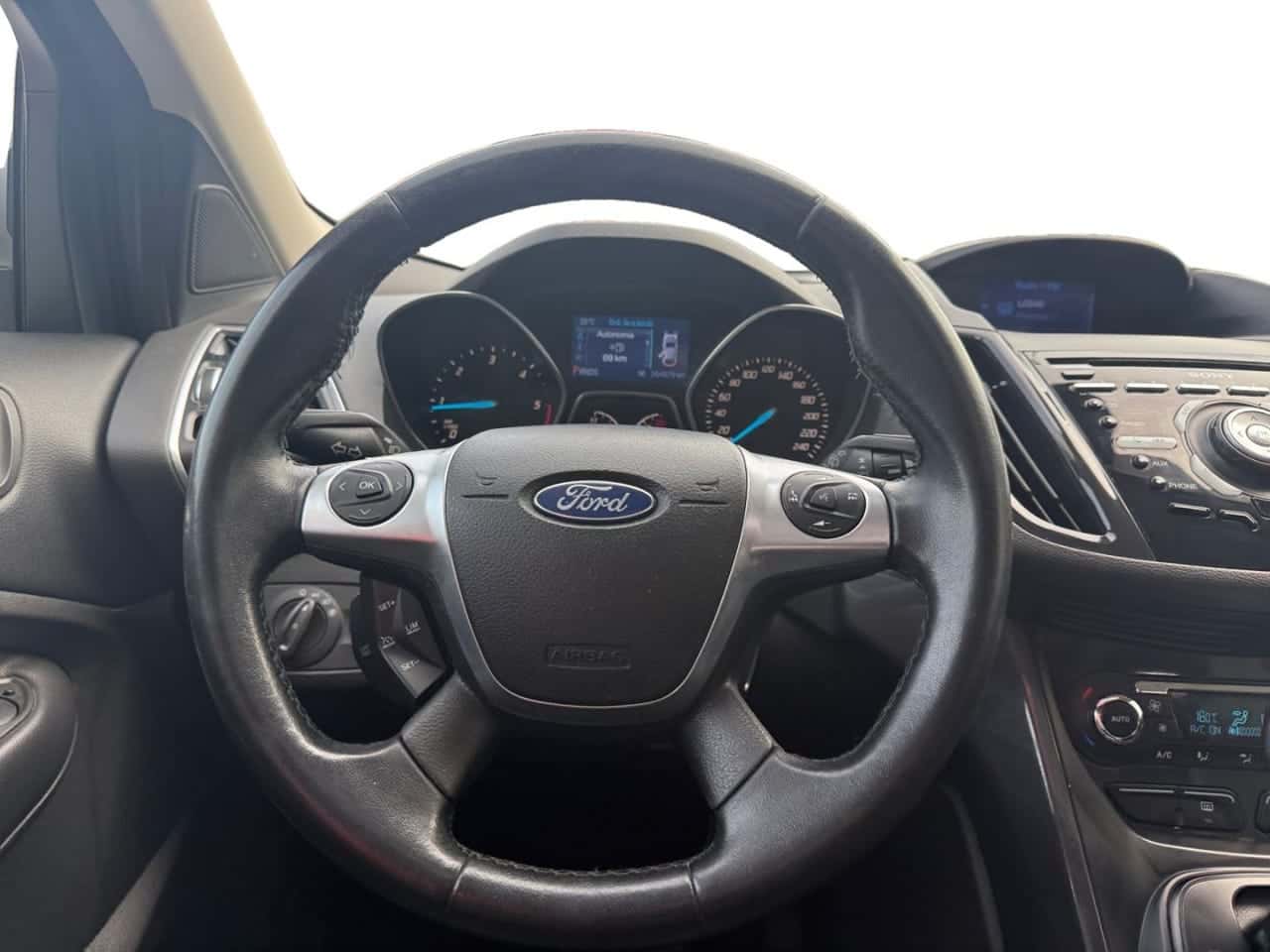 Ford Kuga 2.0 TDCi 140 4x4 Titanium PowerShift — foto 14 de 24