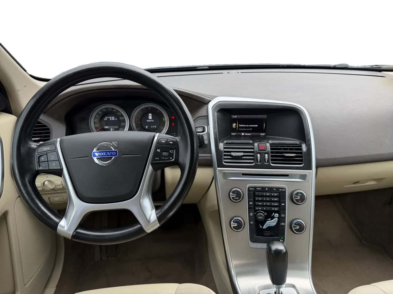 Volvo XC60 2.0 D3 Momentum — foto 12 de 27
