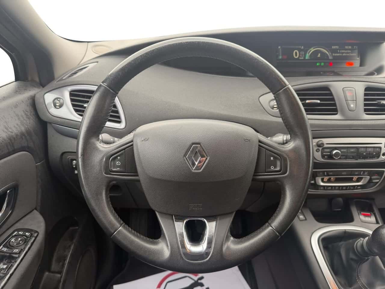 Renault Grand Scénic Dynamique dCi 110 EDC 7p — foto 13 de 24