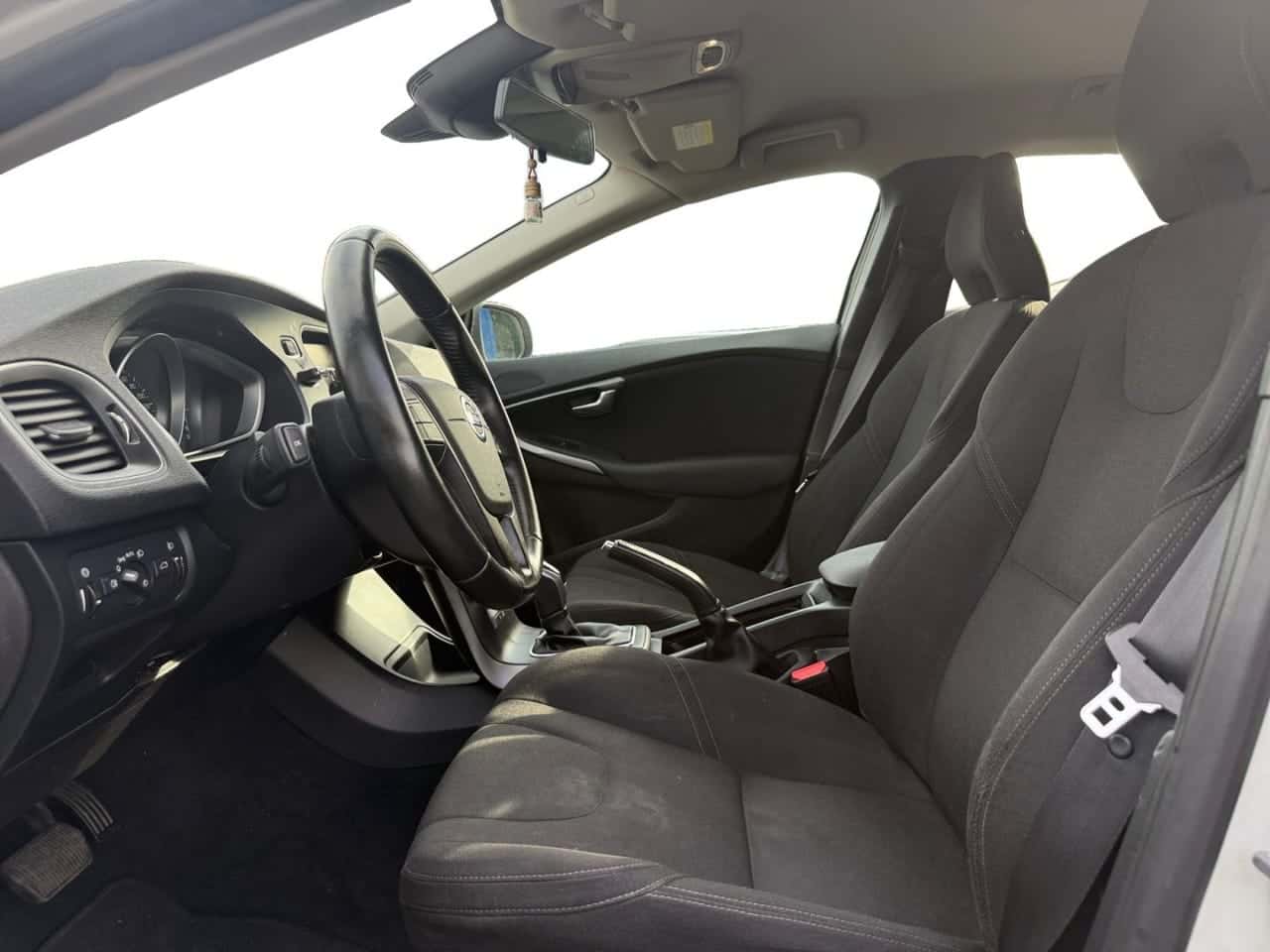 Volvo V40 1.6 D2 Kinetic Auto — foto 10 de 21