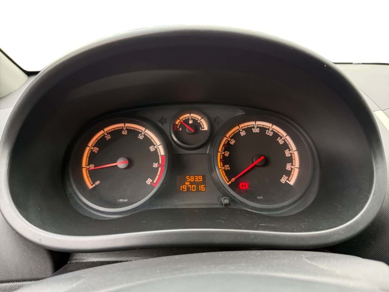 Opel Corsa Cosmo 1.2 — foto 14 de 22