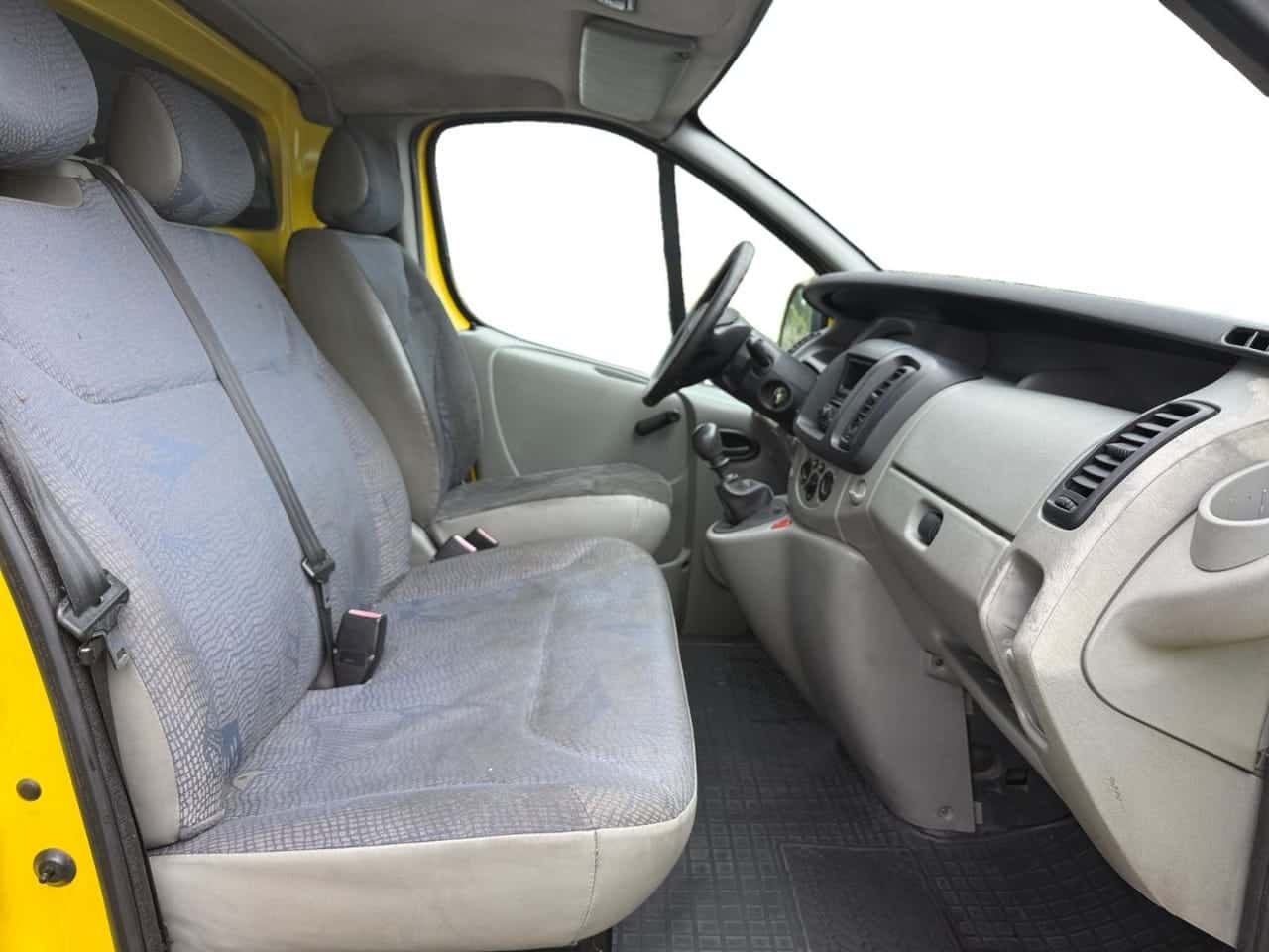 Renault Trafic Combi 6 27 Corto Normal 1.9 dCi 80 — foto 12 de 19