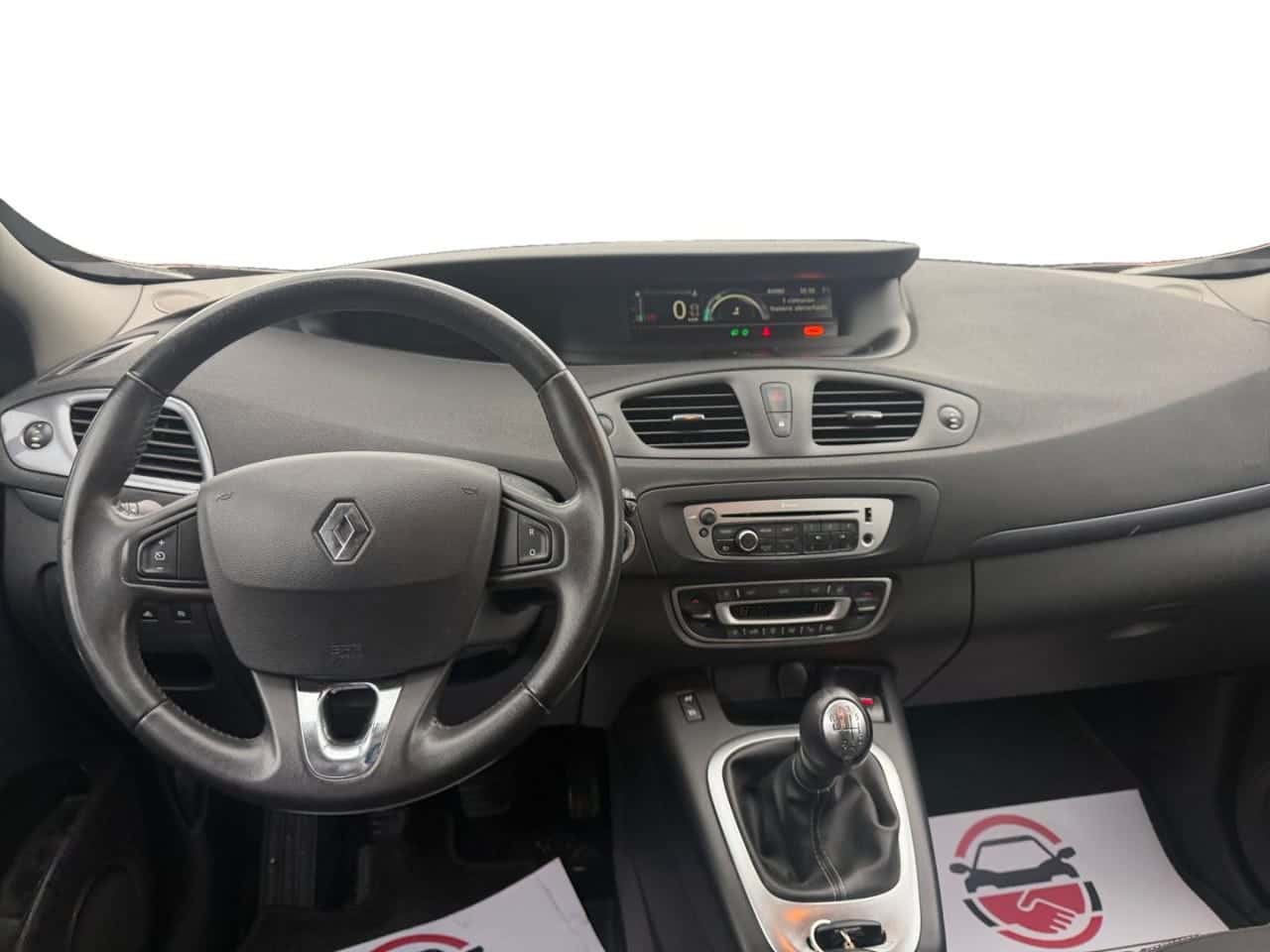 Renault Grand Scénic Dynamique dCi 110 EDC 7p — foto 12 de 24