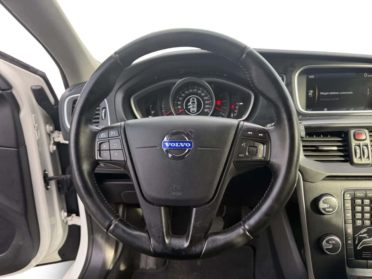 Volvo V40 1.6 D2 Kinetic Auto — foto 13 de 21