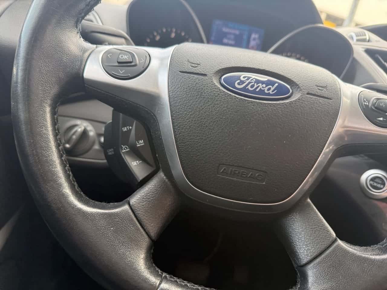 Ford Kuga 2.0 TDCi 140 4x4 Titanium PowerShift — foto 24 de 24