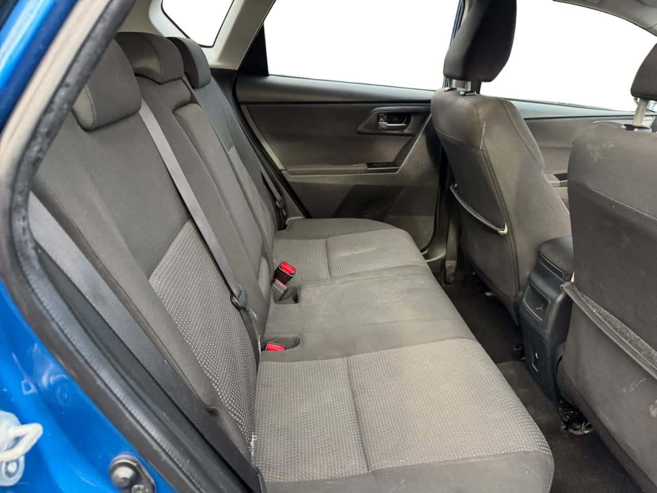 Toyota Auris 1.4 90D Business — foto 16 de 24