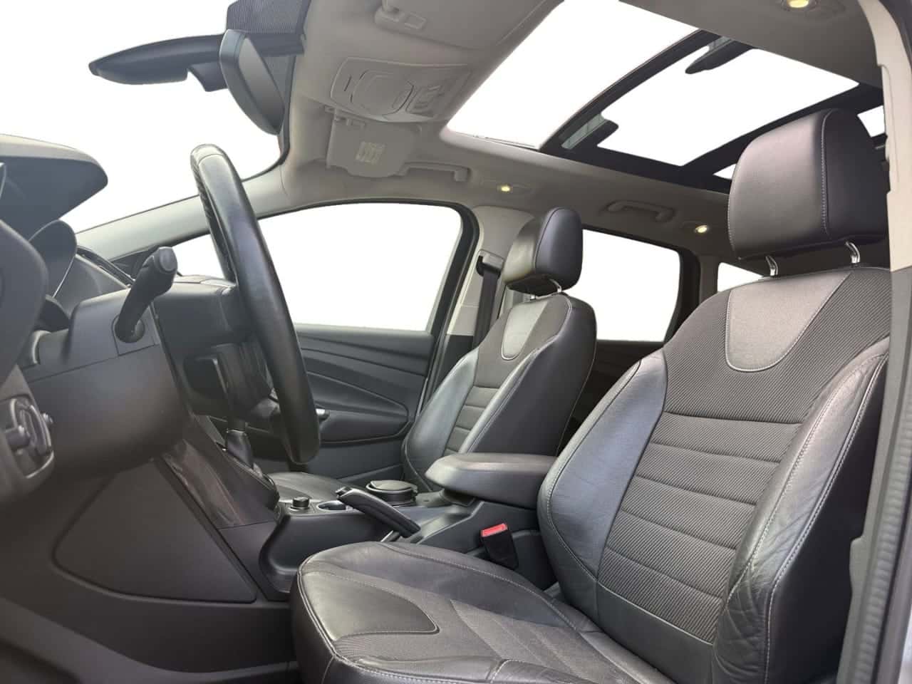 Ford Kuga 2.0 TDCi 140 4x4 Titanium PowerShift — foto 9 de 24