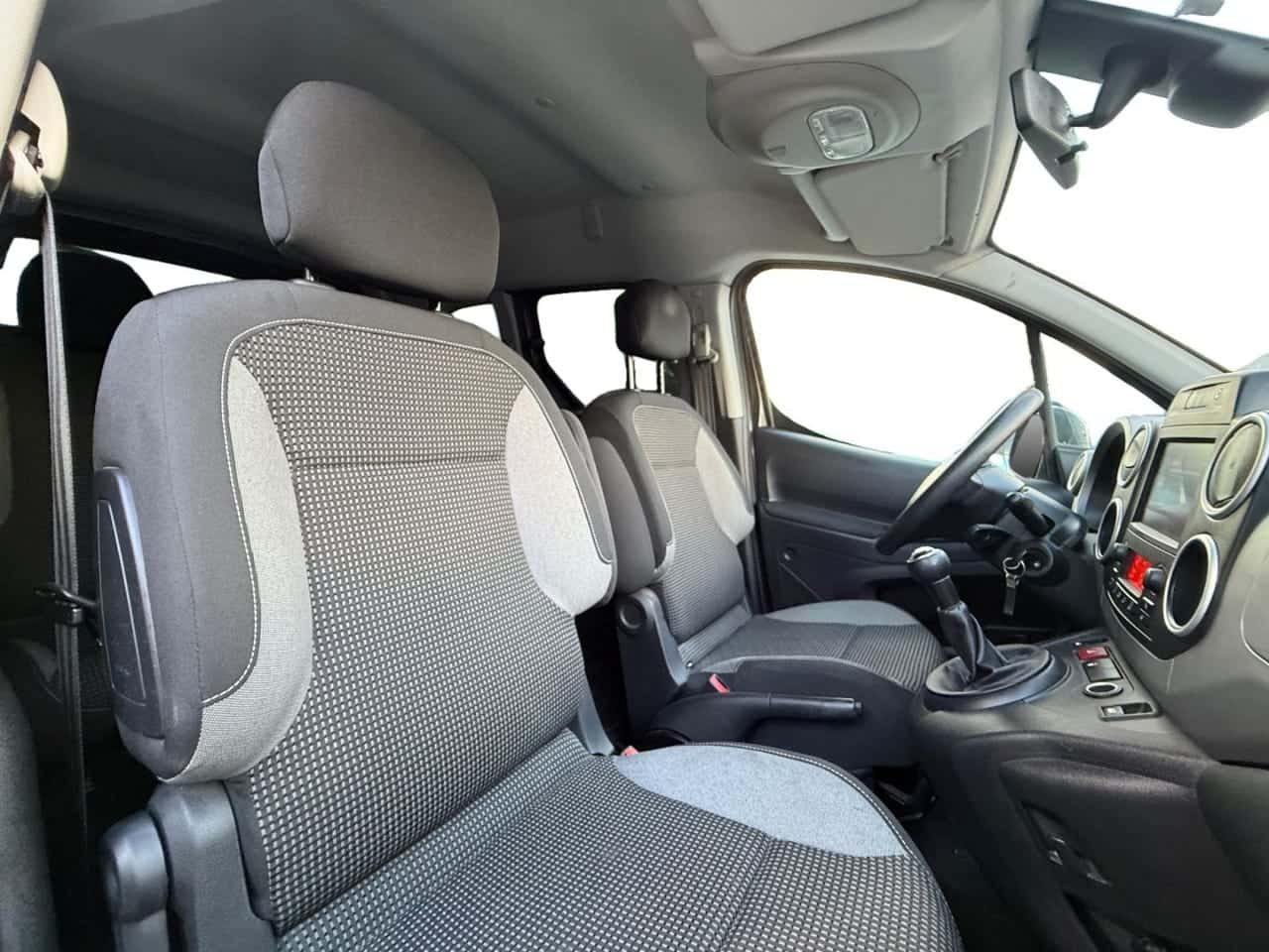 Peugeot Partner Tepee Active 1.6 BlueHDi 73 kW 100 CV — foto 18 de 23