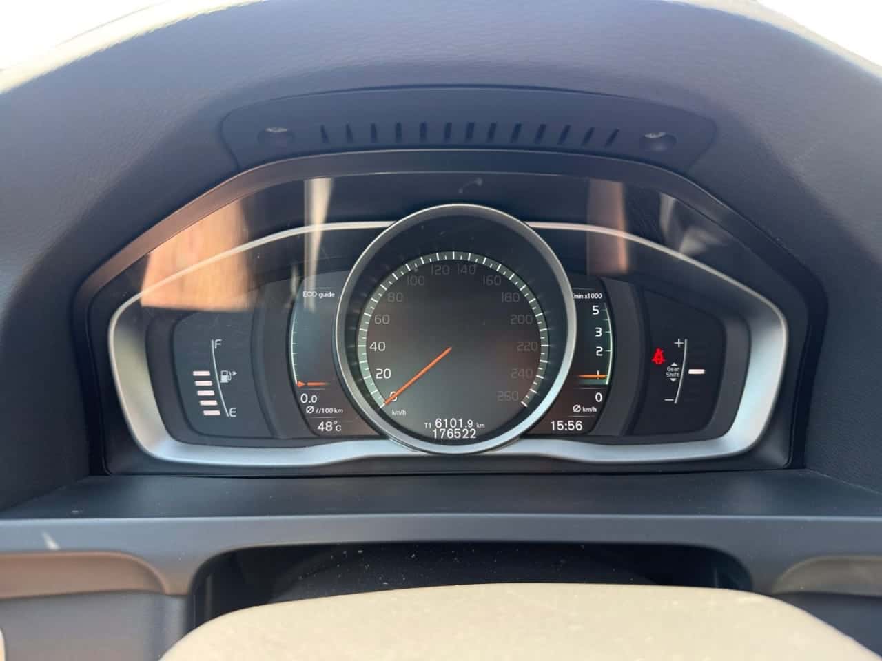 Volvo V60 2.0 D2 Momentum — foto 14 de 25