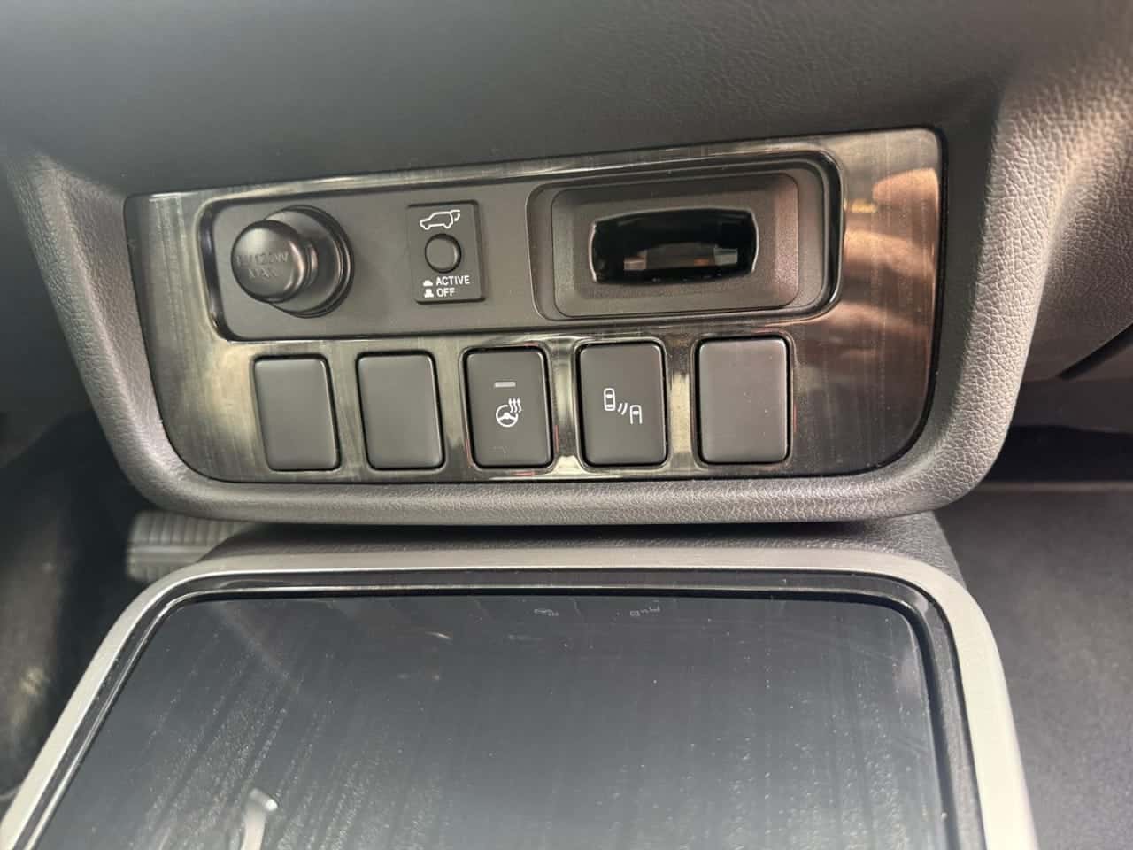 Mitsubishi Outlander 2.4 PHEV Kaiteki Auto 4WD — foto 21 de 29