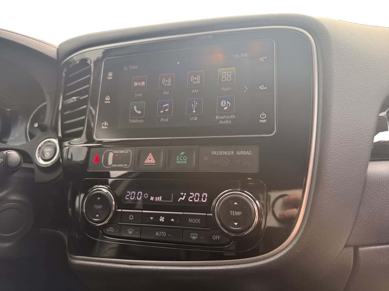 Mitsubishi Outlander 2.4 PHEV Kaiteki Auto 4WD — foto 20 de 29