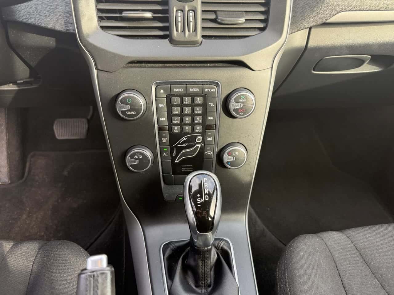 Volvo V40 1.6 D2 Kinetic Auto — foto 15 de 21
