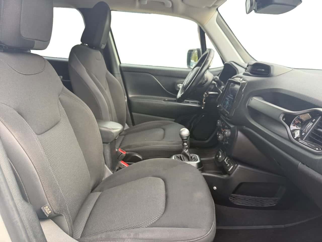 Jeep Renegade 2.0 Mjet 103 kW 140 CV Night Eagle 4x4 — foto 18 de 27