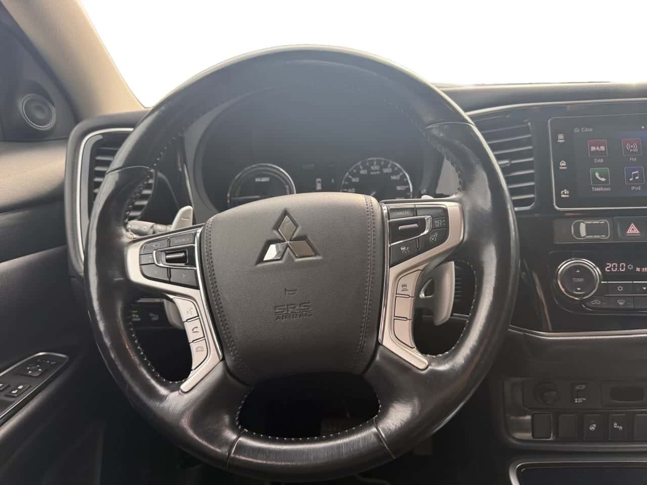 Mitsubishi Outlander 2.4 PHEV Kaiteki Auto 4WD — foto 13 de 29