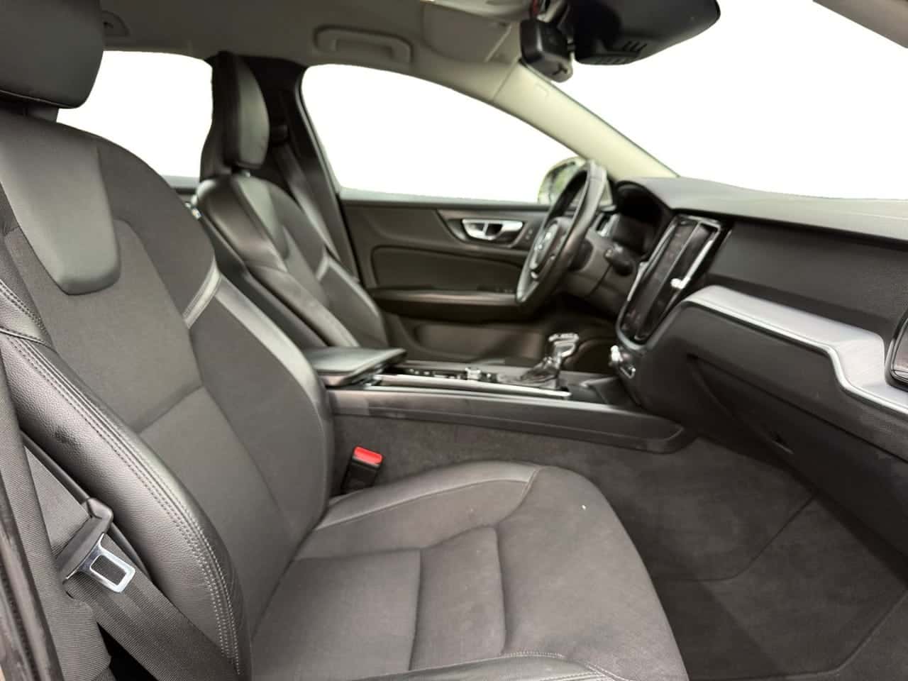 Volvo V60 2.0 D3 Summum Auto — foto 17 de 23