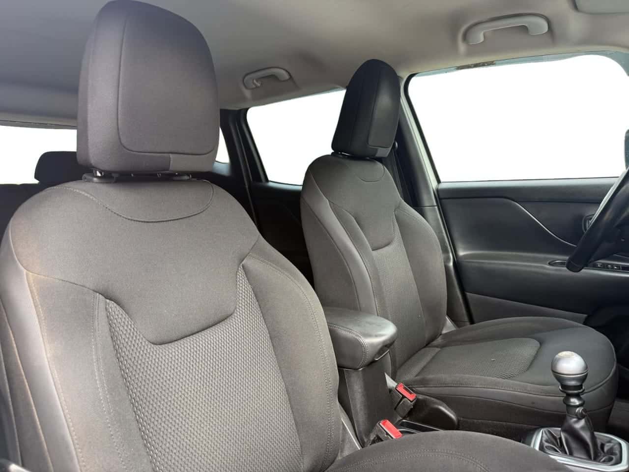 Jeep Renegade 2.0 Mjet 103 kW 140 CV Night Eagle 4x4 — foto 19 de 27